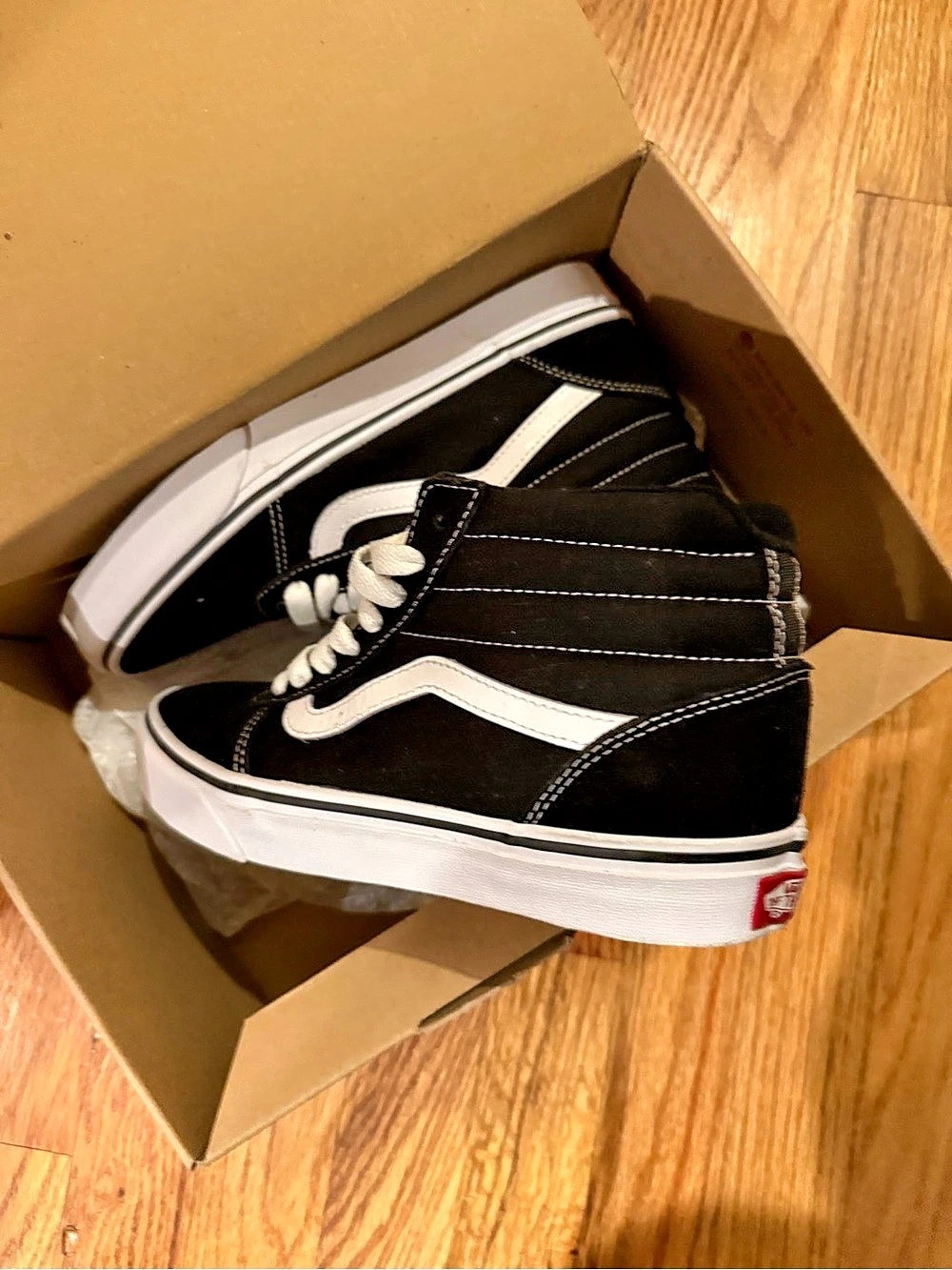 Vans Ward Hi Black & White Girls 7M NWT